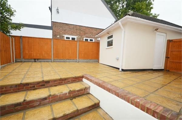 Woodcote Avenue, Mill Hill
